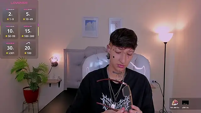 Snapshot of Luci_Rose chatting on 11/20/25, 11:59 Luci Rose online show from 11/20/25, 11:59