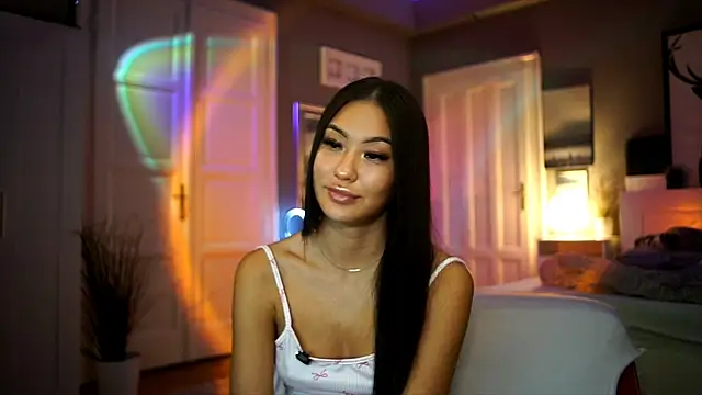 Snapshot of SyrenAsia chatting on 10/02/25, 01:29 SyrenAsia online show from 10/02/25, 01:29