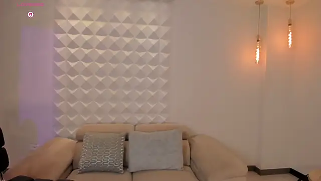 Snapshot of VeronicaBlue chatting on 10/07/25, 12:13 VeronicaBlue online show from 10/07/25, 12:13