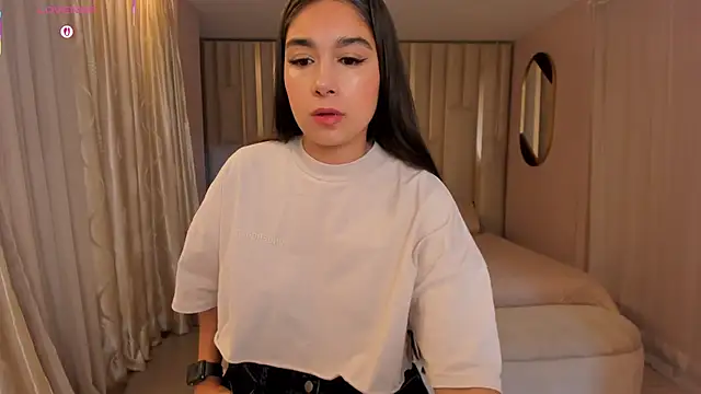 Snapshot of VeronicaBlue chatting on 10/15/25, 10:04 VeronicaBlue online show from 10/15/25, 10:04