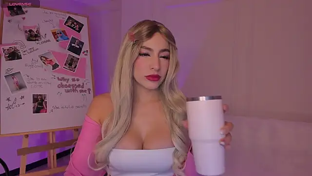 MaddisonTaylor1 online show from 10/31/25, 08:43