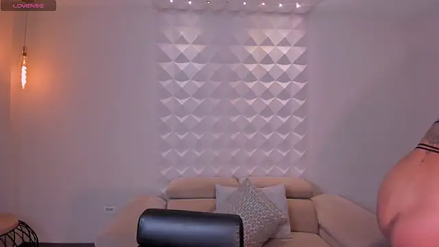 Snapshot of AmberColors_ chatting on 09/15/25, 07:25 AmberColors online show from 09/15/25, 07:25