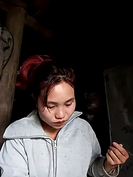 Snapshot of EllyBaby20 chatting on 11/03/25, 01:08 EllyBaby20 online show from 11/03/25, 01:08