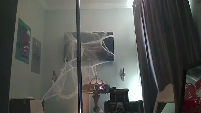 Snapshot of TallDrink11 chatting on 10/24/25, 08:16 TallDrink11 online show from 10/24/25, 08:16