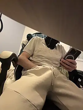 Snapshot of tok_lo24 chatting on 02/08/26, 01:36 tok lo24 online show from 02/08/26, 01:36