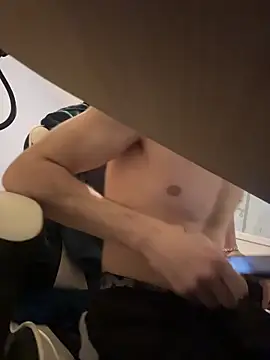 Snapshot of tok_lo24 chatting on 02/14/26, 12:35 tok lo24 online show from 02/14/26, 12:35