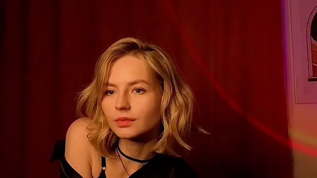 Snapshot of Sunshine_Angell chatting on 12/19/25, 02:35 Sunshine Angell online show from 12/19/25, 02:35