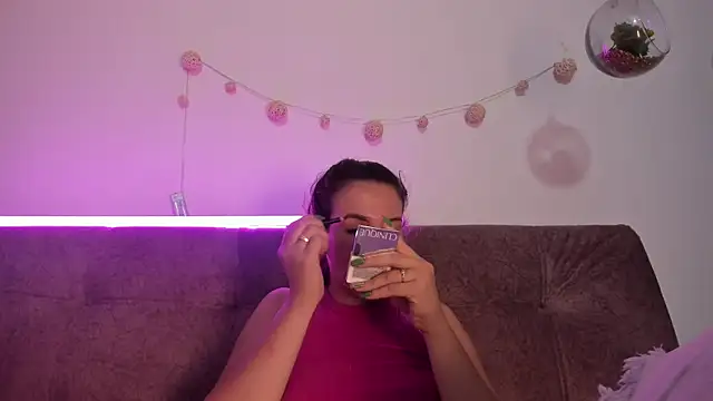 Snapshot of katalella_brown1 chatting on 10/03/25, 11:40 katalella brown1 online show from 10/03/25, 11:40