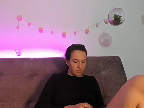 Snapshot of katalella_brown1 chatting on 10/06/25, 11:29 katalella brown1 online show from 10/06/25, 11:29