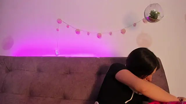 Snapshot of katalella_brown1 chatting on 10/10/25, 11:42 katalella brown1 online show from 10/10/25, 11:42