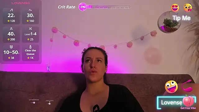 Snapshot of katalella_brown1 chatting on 10/18/25, 11:33 katalella brown1 online show from 10/18/25, 11:33