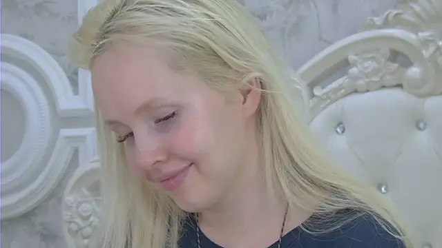 Snapshot of EllieFrosty_ chatting on 05/23/26, 12:05 EllieFrosty online show from 05/23/26, 12:05