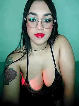 Snapshot of Linda_Saenz_ chatting on 12/18/25, 06:30 Linda Saenz online show from 12/18/25, 06:30
