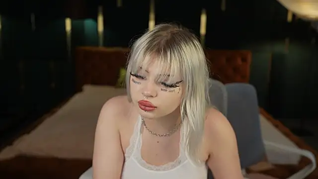 Yuki sun online show from 09/25/25, 02:21