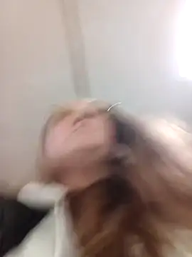 Kiss Eva online show from 04/15/26, 12:34