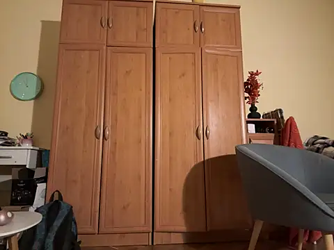 Snapshot of CherryLace04 chatting on 10/27/25, 08:35 CherryLace04 online show from 10/27/25, 08:35