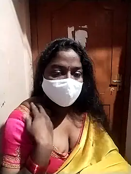 Snapshot of Megha_21 chatting on 10/15/25, 10:32 Megha 21 online show from 10/15/25, 10:32