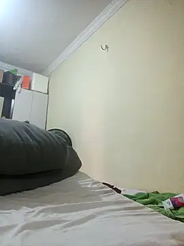 Snapshot of Italo_gay chatting on 10/12/25, 04:17 Italo gay online show from 10/12/25, 04:17