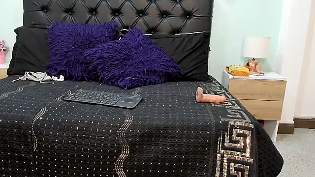 Marianee Rousse online show from 11/12/25, 10:09