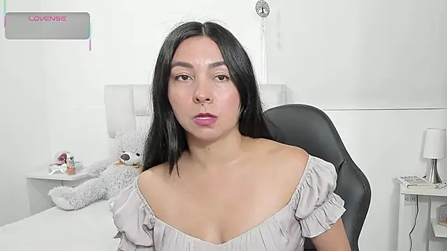 Snapshot of Ms_milarose chatting on 04/08/26, 12:32 Ms milarose online show from 04/08/26, 12:32