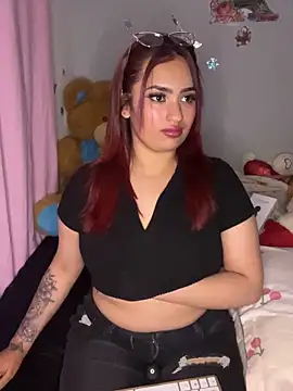 Snapshot of naomirouse_ chatting on 11/22/25, 02:10 naomirouse online show from 11/22/25, 02:10