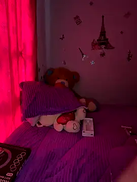 Snapshot of naomirouse_ chatting on 12/05/25, 06:37 naomirouse online show from 12/05/25, 06:37