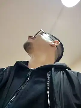 Snapshot of Juann-cock chatting on 11/24/25, 05:01 Juann-cock online show from 11/24/25, 05:01