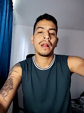 Snapshot of Juann-cock chatting on 11/26/25, 02:18 Juann-cock online show from 11/26/25, 02:18