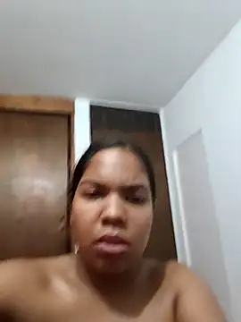 Snapshot of CloeeHills_ chatting on 10/18/25, 06:52 CloeeHills online show from 10/18/25, 06:52