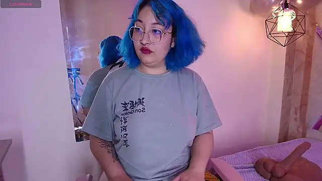 Snapshot of Lilith_curvy chatting on 09/20/25, 08:10 Lilith curvy online show from 09/20/25, 08:10