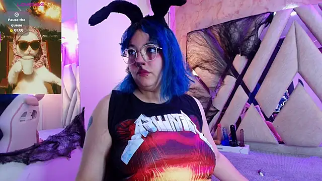 Snapshot of Lilith_curvy chatting on 10/31/25, 08:10 Lilith curvy online show from 10/31/25, 08:10