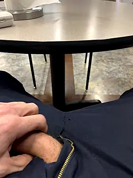 Snapshot of 66Retro99 chatting on 11/29/25, 01:19 66Retro99 online show from 11/29/25, 01:19