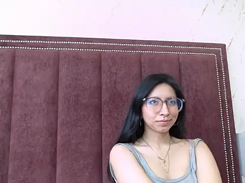 Snapshot of VioletxBloom chatting on 09/14/25, 07:13 VioletxBloom online show from 09/14/25, 07:13