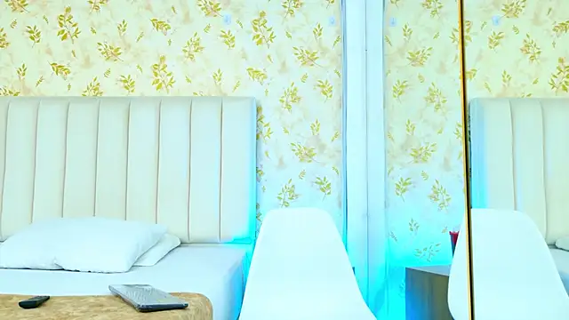 Snapshot of Samanta_Isel chatting on 01/19/26, 03:10 Samanta Isel online show from 01/19/26, 03:10