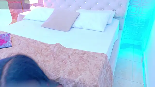 Snapshot of Samanta_Isel chatting on 02/17/26, 03:03 Samanta Isel online show from 02/17/26, 03:03