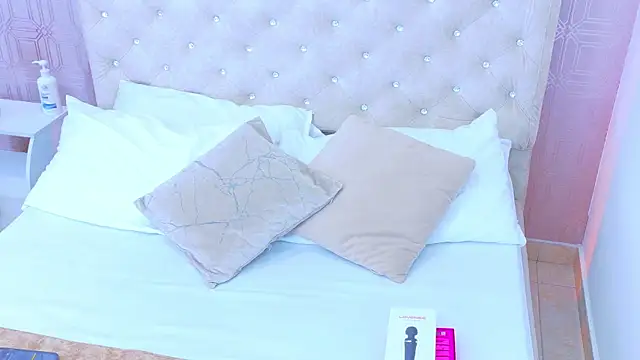 Snapshot of Samanta_Isel chatting on 02/25/26, 03:05 Samanta Isel online show from 02/25/26, 03:05