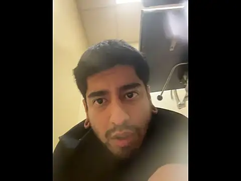 Snapshot of beenastyy chatting on 10/31/25, 04:13 beenastyy online show from 10/31/25, 04:13