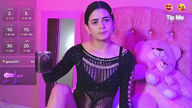 Snapshot of bella_thixx chatting on 11/11/25, 04:34 bella thixx online show from 11/11/25, 04:34