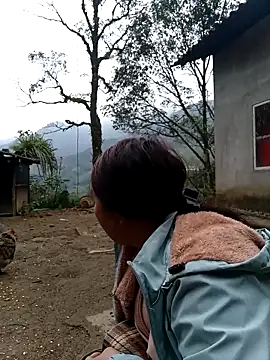 quynhkoolbae online show from 11/23/25, 11:26