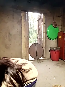 quynhkoolbae online show from 12/18/25, 11:44