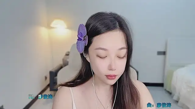 Snapshot of Maymay_ chatting on 10/29/25, 11:06 Maymay online show from 10/29/25, 11:06