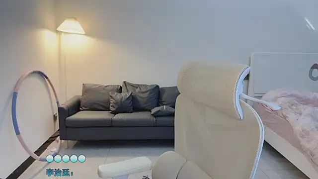 Snapshot of Maymay_ chatting on 11/17/25, 02:50 Maymay online show from 11/17/25, 02:50