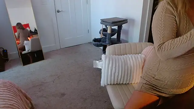 Milfy2017 online show from 10/17/25, 08:55