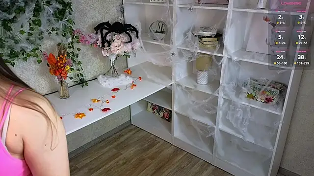 TraciMyntti online show from 10/17/25, 01:20