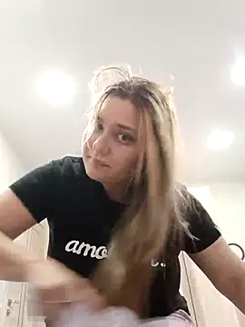 Snapshot of ivorywhisper chatting on 09/15/25, 07:58 ivorywhisper online show from 09/15/25, 07:58