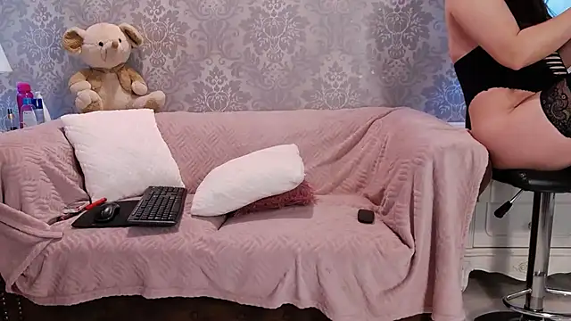 Snapshot of Ella_Raven chatting on 04/30/26, 05:25 Ella Raven online show from 04/30/26, 05:25