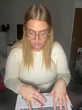 MysteriousMylaX online show from 12/17/25, 08:04