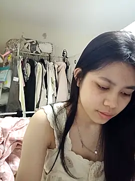 Snapshot of Katanh chatting on 12/20/25, 01:40 Katanh online show from 12/20/25, 01:40