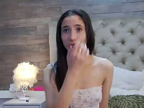 CarolinaBlair online show from 11/19/25, 09:37