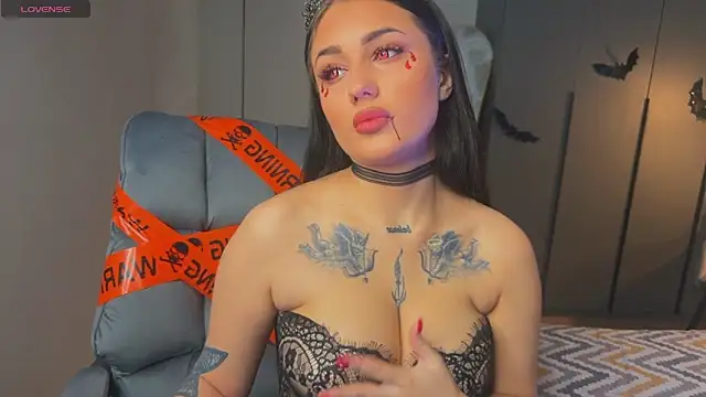 Snapshot of mygoddesshecate chatting on 10/28/25, 05:44 mygoddesshecate online show from 10/28/25, 05:44